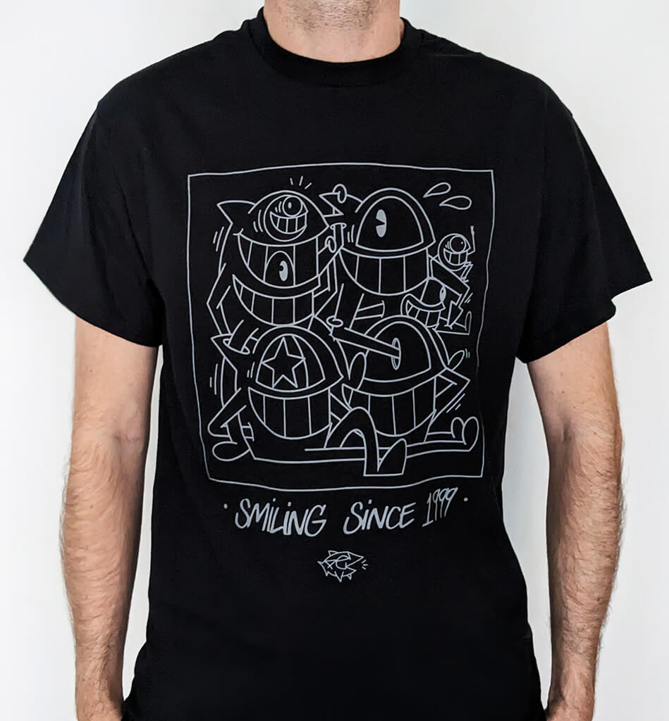 Pez - "Smiling since 1999" (Camiseta)