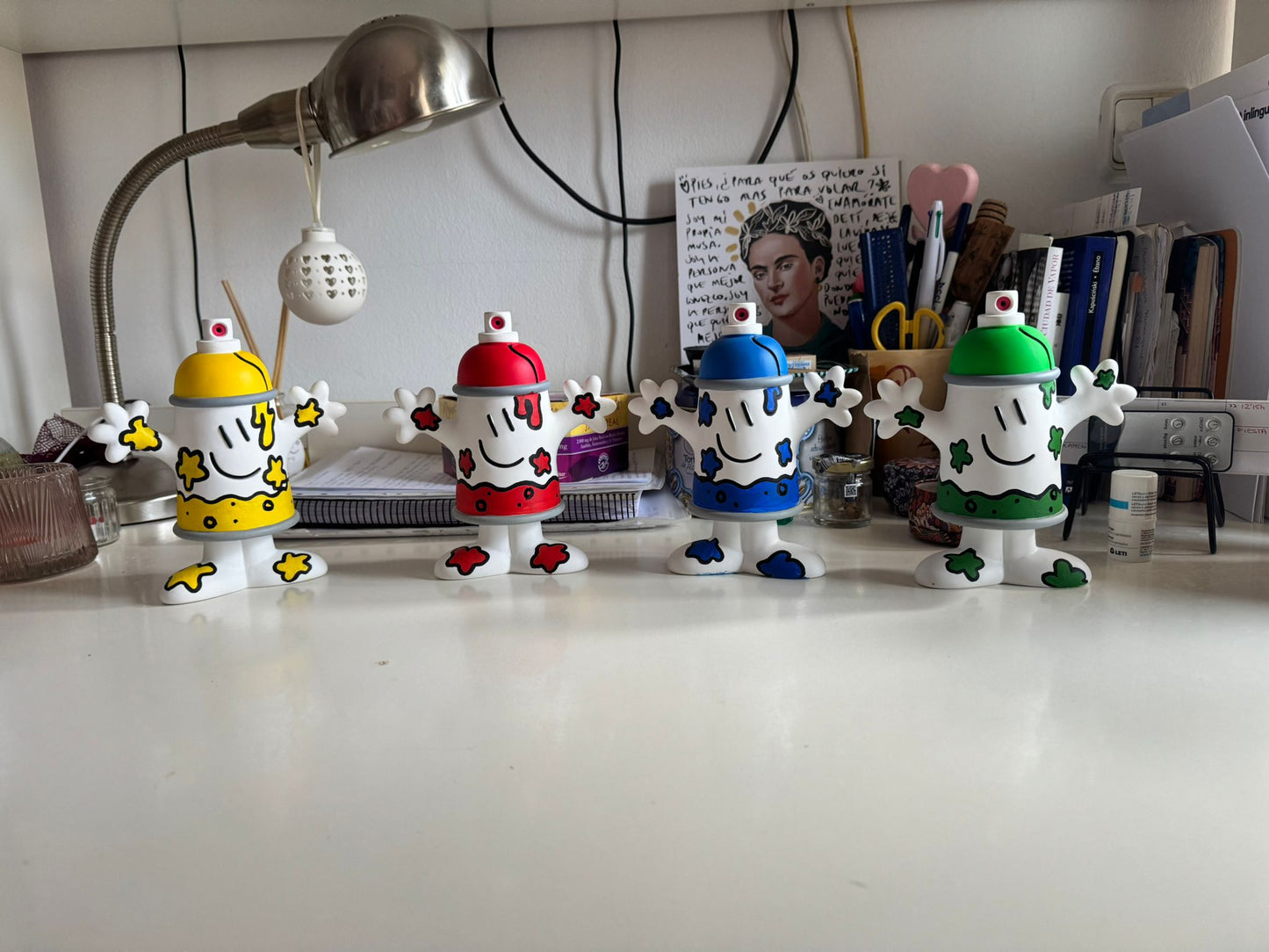 Kamil Escruela - Sprayclub (Azul)(Figura Art Toy acabada a mano)