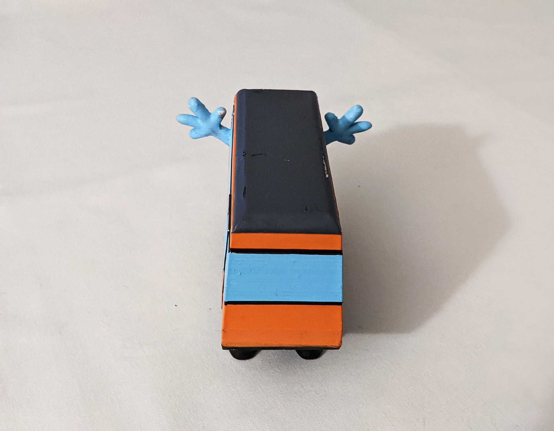 @camilescruela - Mexico D.F. Metro art toy back