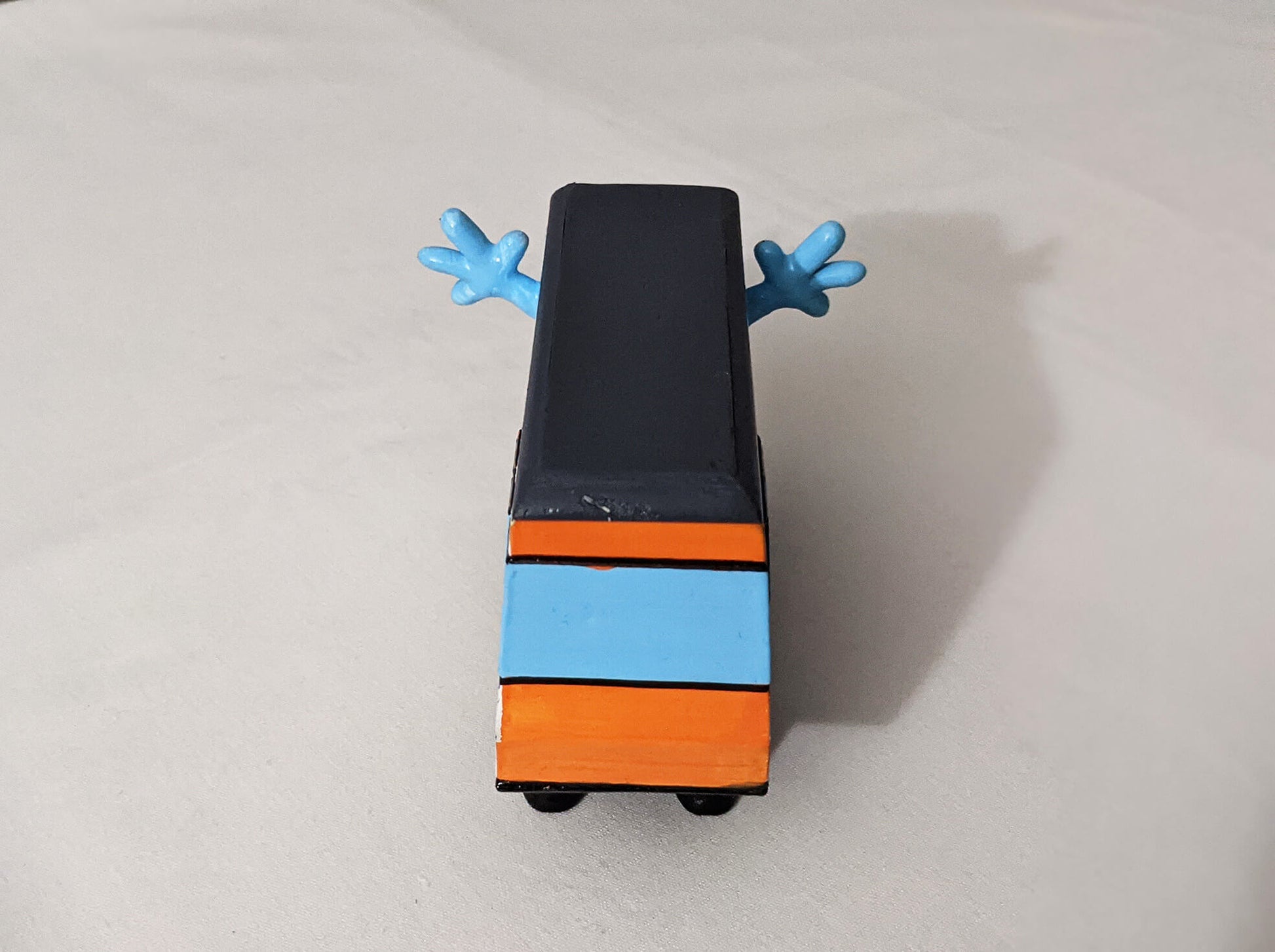 @camilescruela - Rodalies Catalunya art toy (back)