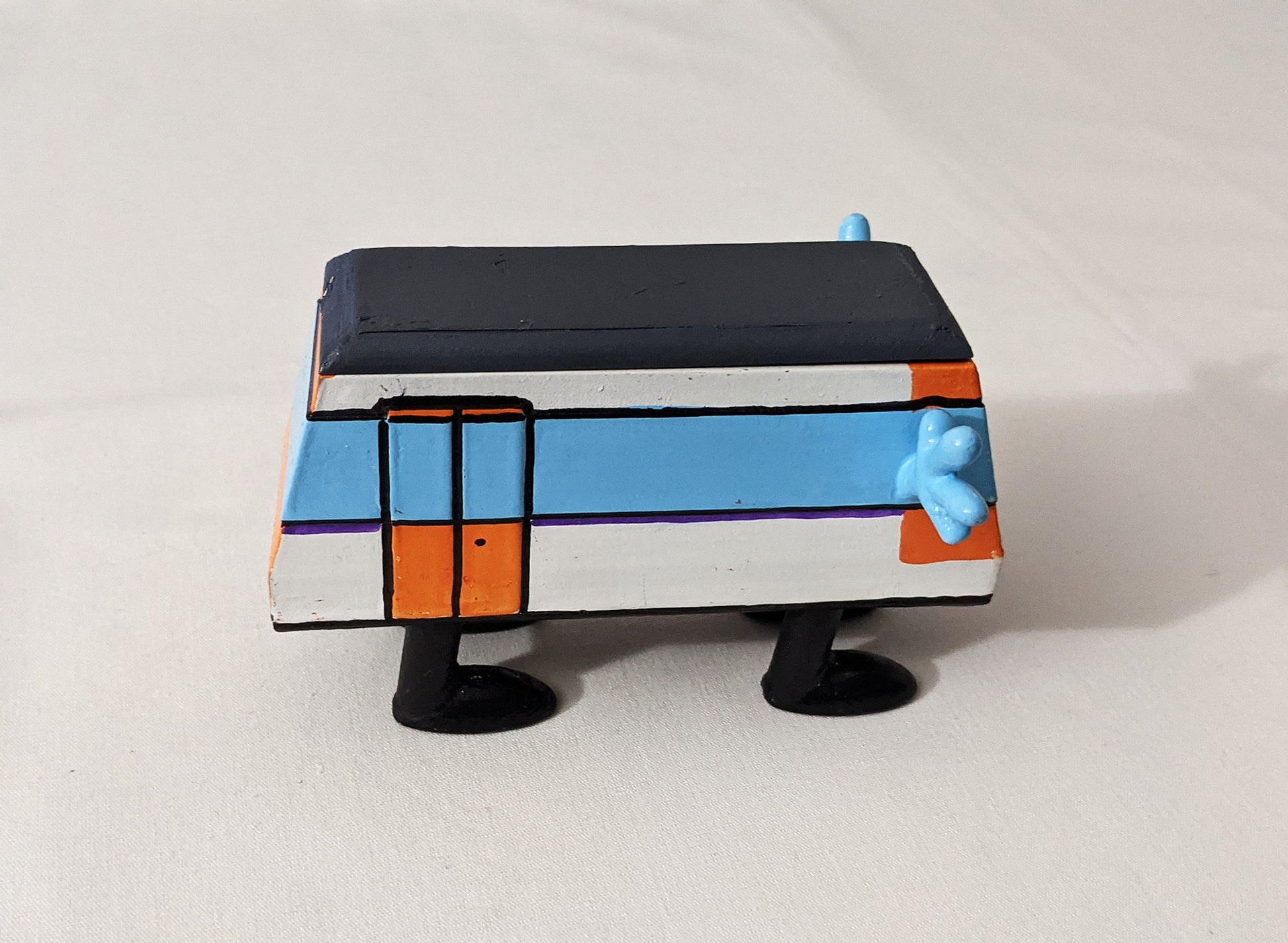 @camilescruela - Rodalies Catalunya art toy (right side)