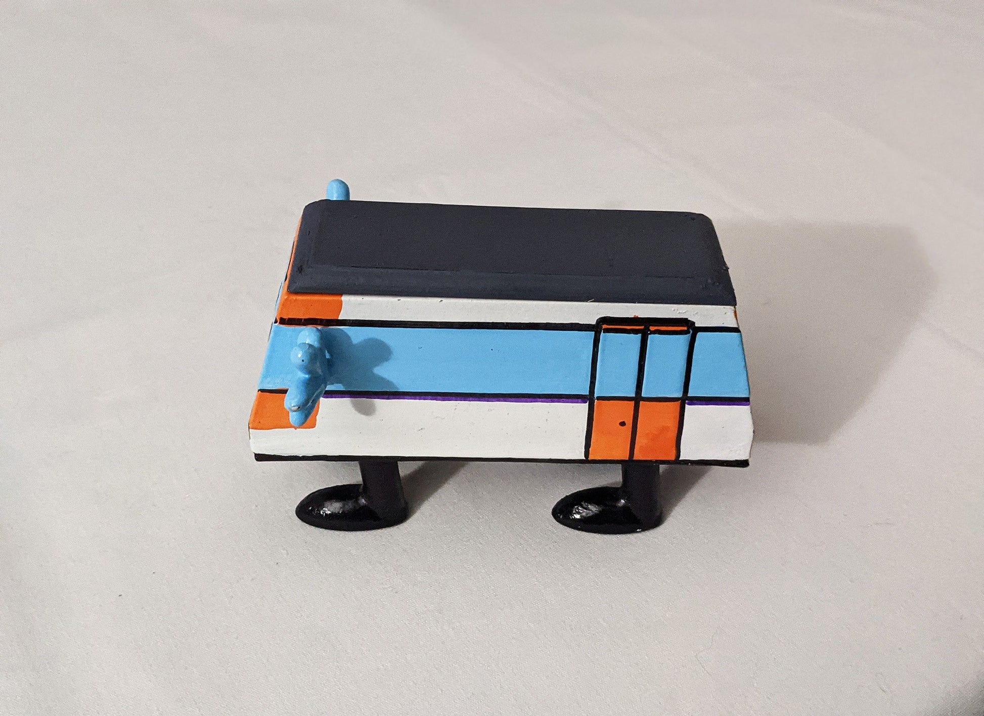 @camilescruela - Rodalies Catalunya art toy (side)