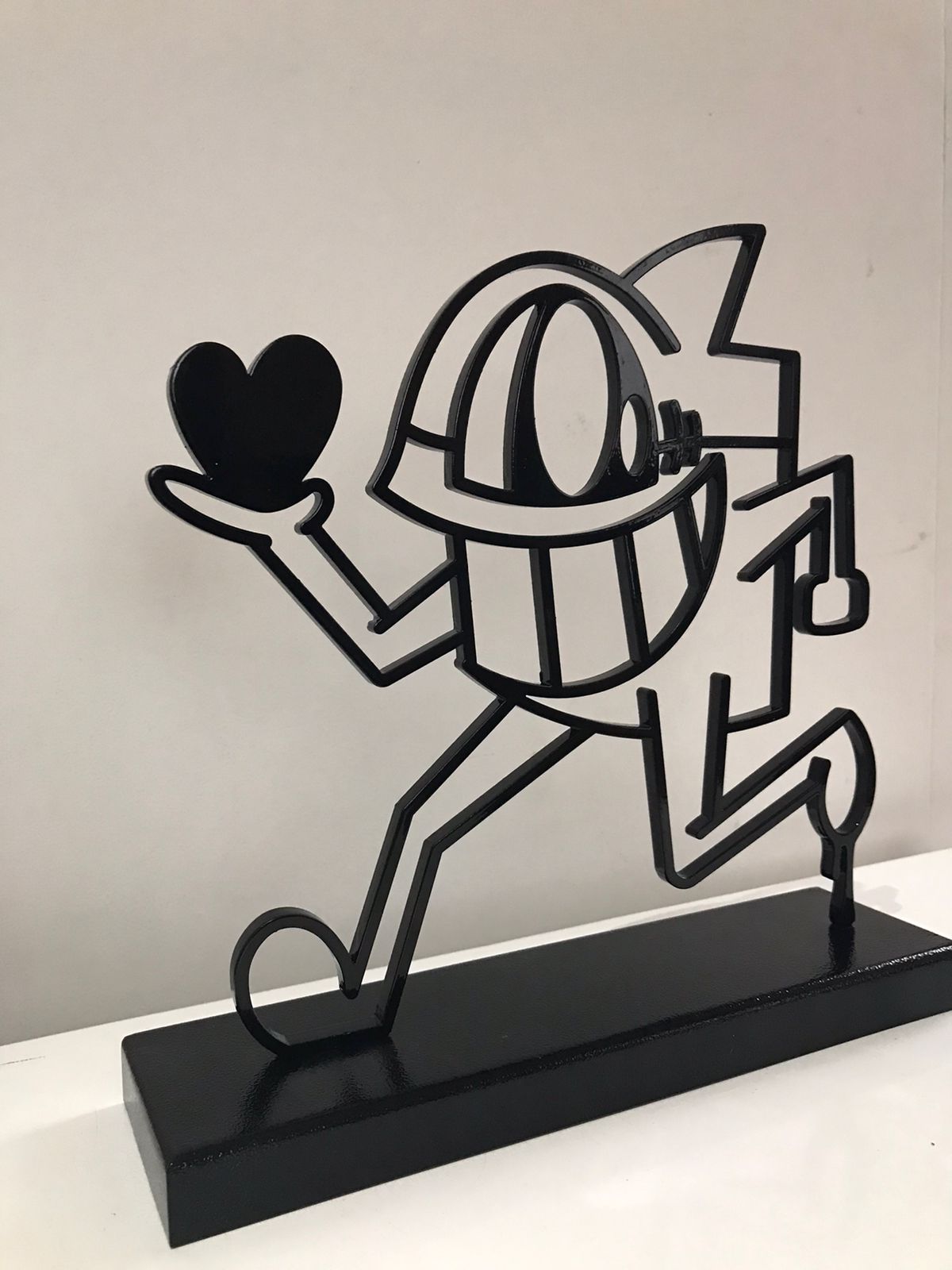 Pez - Running with love (Sculpture)